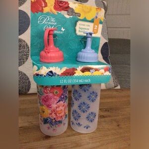 Pioneer woman squeeze bottle set